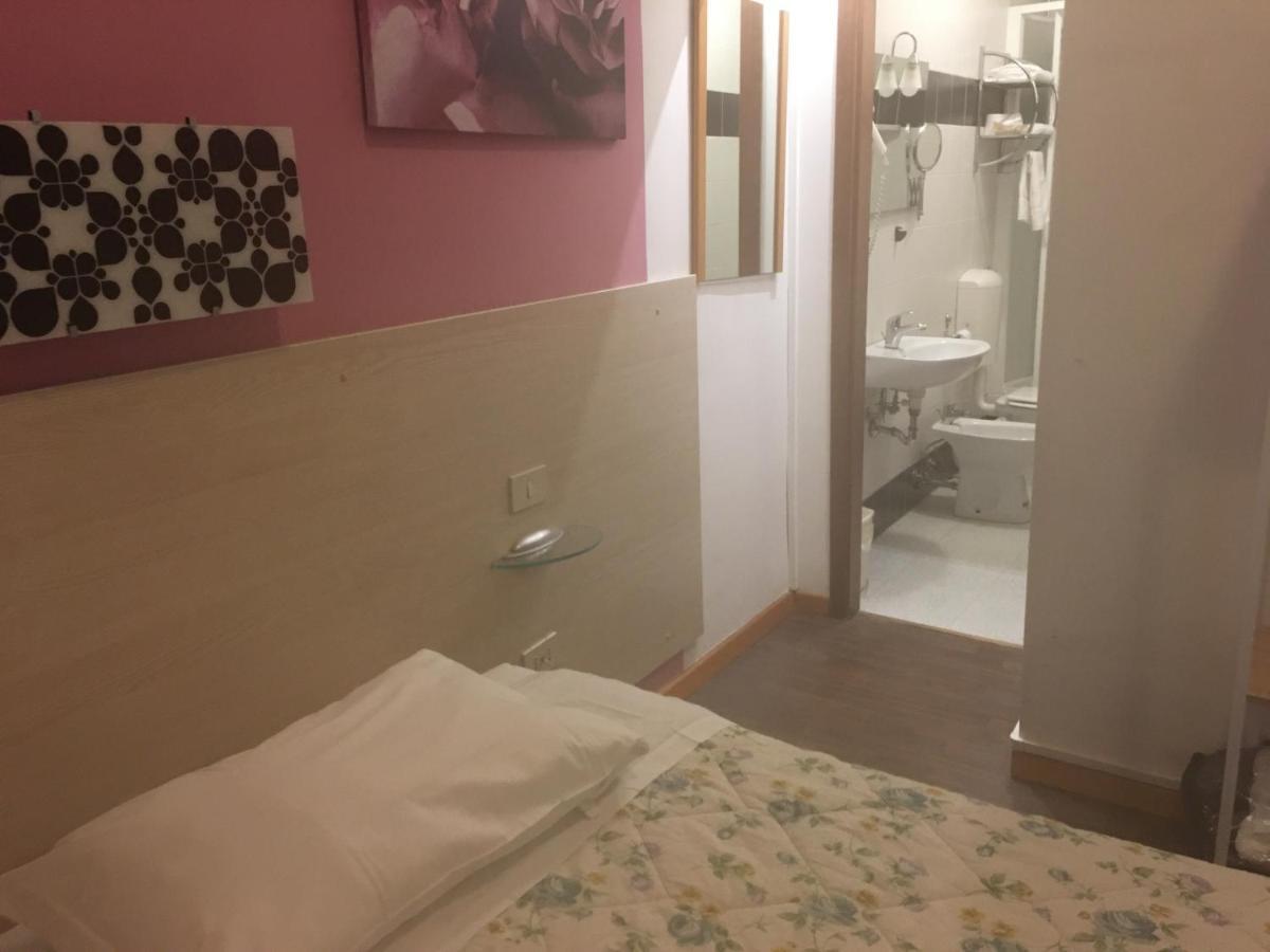 Hotel Alabarda Trieste Exteriör bild